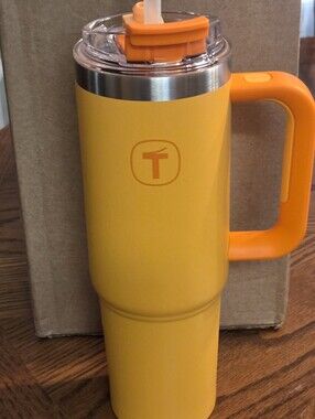 TUPPERWARE BIG T 37 OZ TUMBLER NWT